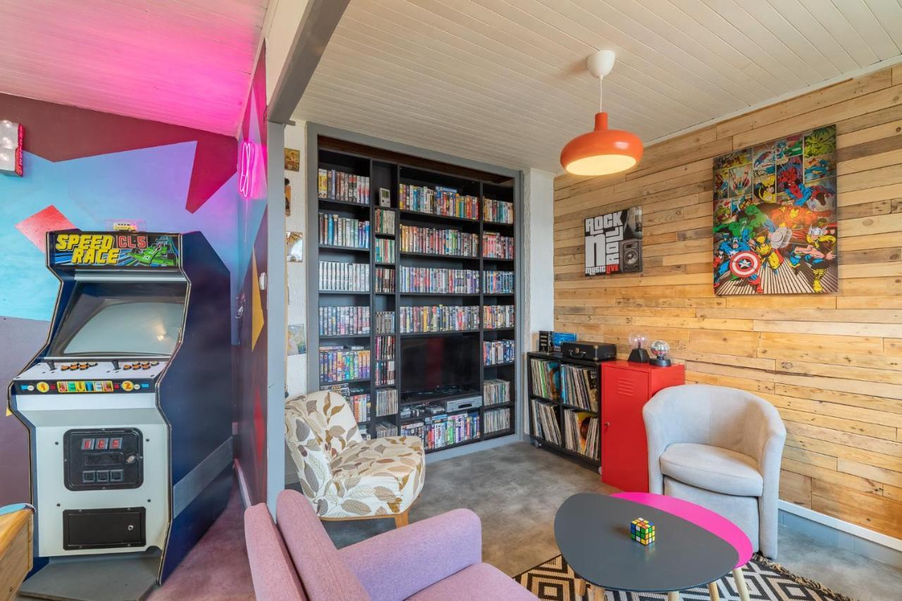 Back To The 80's Apartment